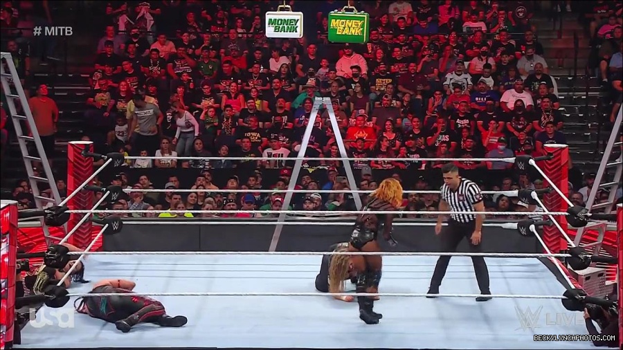 WWE_RAW_27th_June_2022_720p_WEBRip_h264_mp4_007537932.jpg