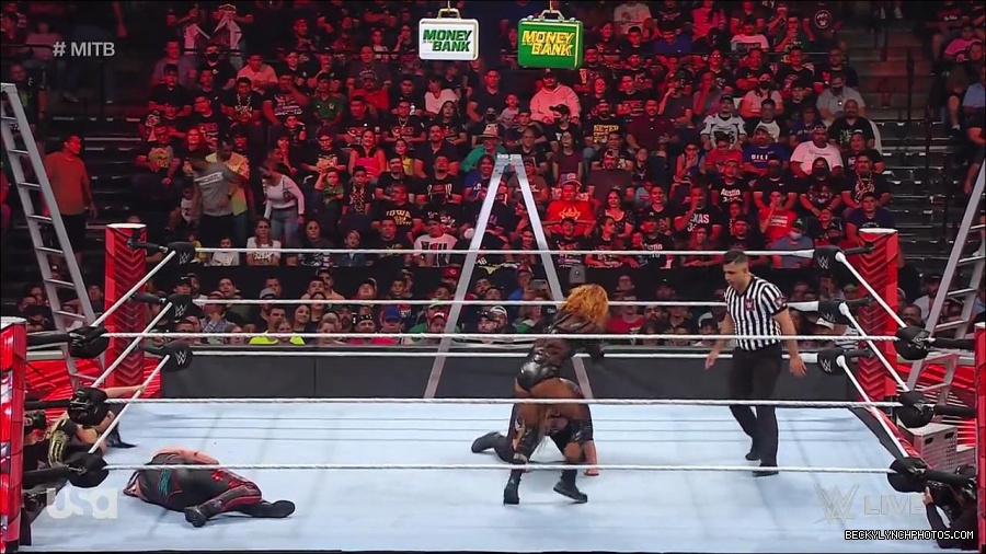 WWE_RAW_27th_June_2022_720p_WEBRip_h264_mp4_007538333.jpg