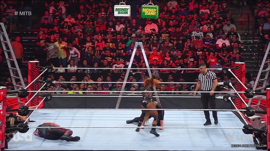 WWE_RAW_27th_June_2022_720p_WEBRip_h264_mp4_007538733.jpg