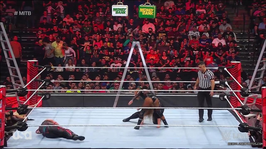 WWE_RAW_27th_June_2022_720p_WEBRip_h264_mp4_007539133.jpg