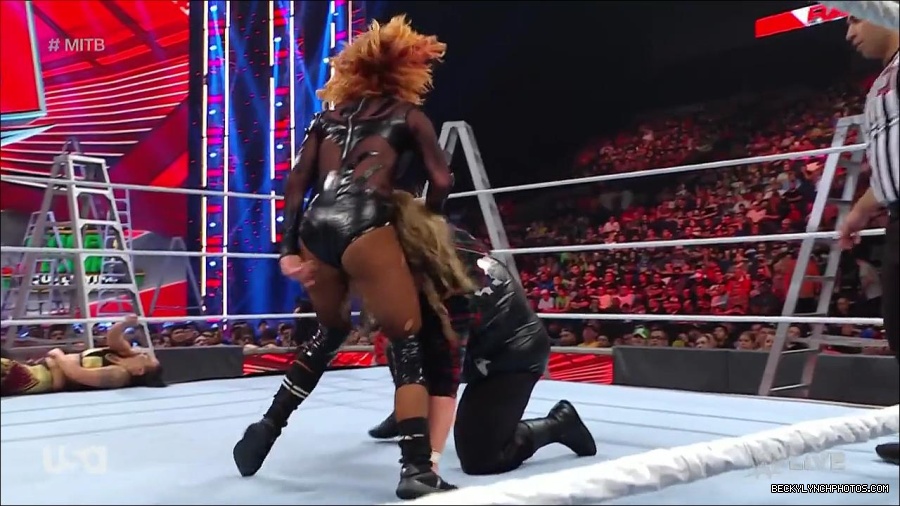 WWE_RAW_27th_June_2022_720p_WEBRip_h264_mp4_007539534.jpg