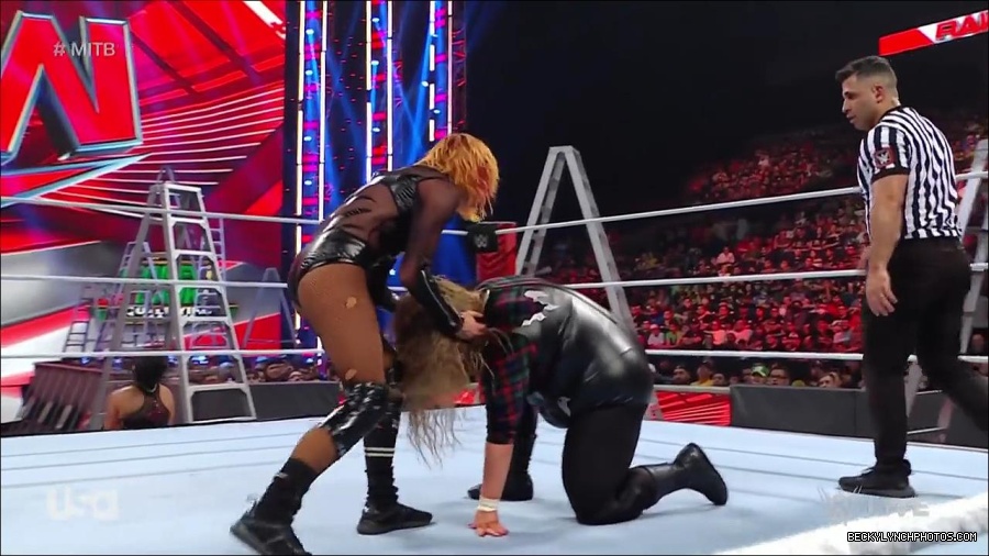 WWE_RAW_27th_June_2022_720p_WEBRip_h264_mp4_007540335.jpg