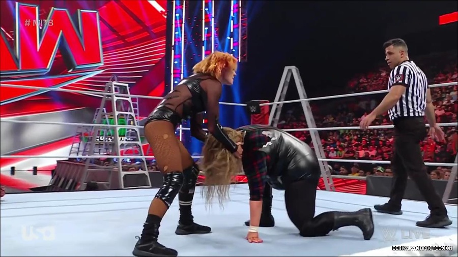 WWE_RAW_27th_June_2022_720p_WEBRip_h264_mp4_007540735.jpg