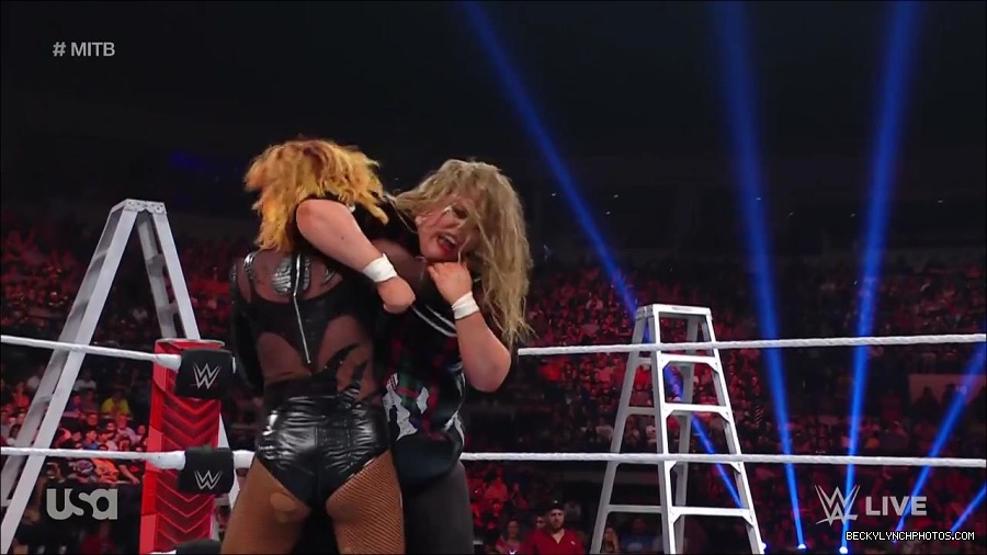 WWE_RAW_27th_June_2022_720p_WEBRip_h264_mp4_007542737.jpg