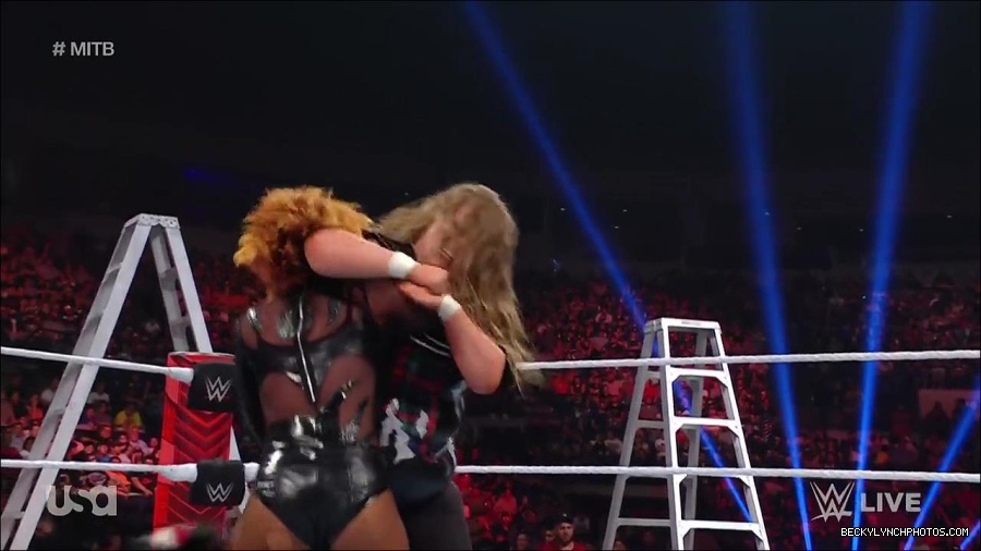WWE_RAW_27th_June_2022_720p_WEBRip_h264_mp4_007543137.jpg