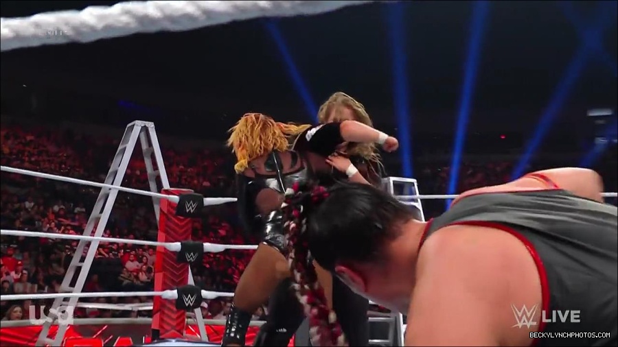 WWE_RAW_27th_June_2022_720p_WEBRip_h264_mp4_007544339.jpg