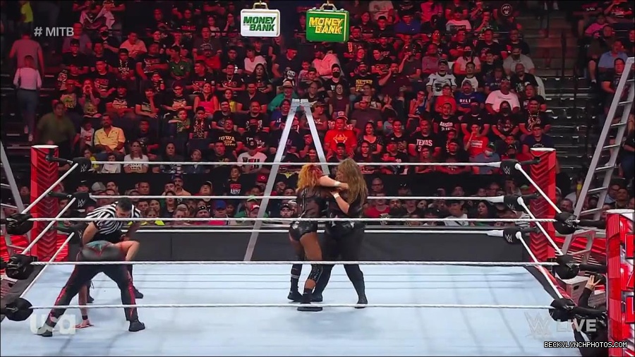 WWE_RAW_27th_June_2022_720p_WEBRip_h264_mp4_007545139.jpg