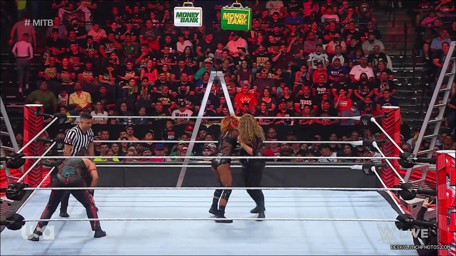 WWE_RAW_27th_June_2022_720p_WEBRip_h264_mp4_007545940.jpg