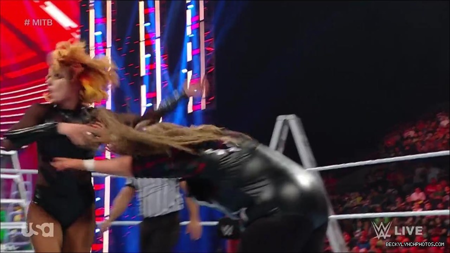 WWE_RAW_27th_June_2022_720p_WEBRip_h264_mp4_007546741.jpg