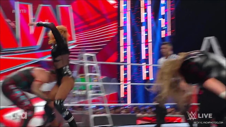 WWE_RAW_27th_June_2022_720p_WEBRip_h264_mp4_007547141.jpg