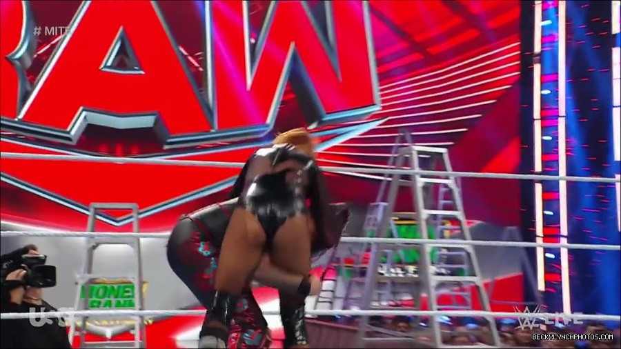 WWE_RAW_27th_June_2022_720p_WEBRip_h264_mp4_007547542.jpg