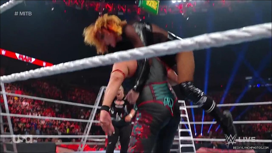 WWE_RAW_27th_June_2022_720p_WEBRip_h264_mp4_007547942.jpg