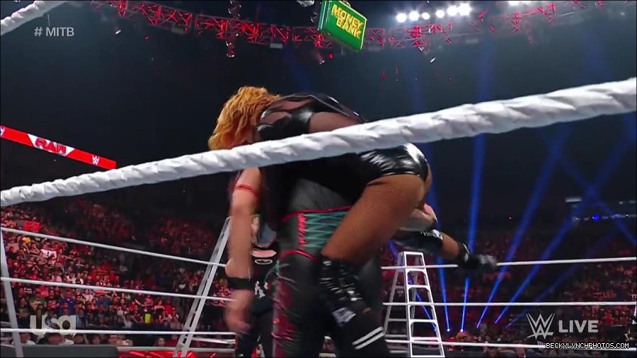 WWE_RAW_27th_June_2022_720p_WEBRip_h264_mp4_007548343.jpg