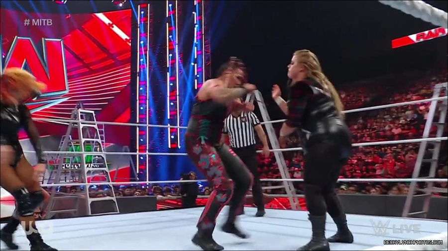 WWE_RAW_27th_June_2022_720p_WEBRip_h264_mp4_007549944.jpg