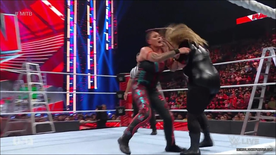 WWE_RAW_27th_June_2022_720p_WEBRip_h264_mp4_007550345.jpg