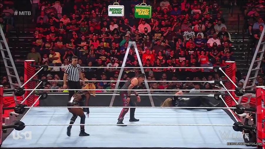 WWE_RAW_27th_June_2022_720p_WEBRip_h264_mp4_007551946.jpg