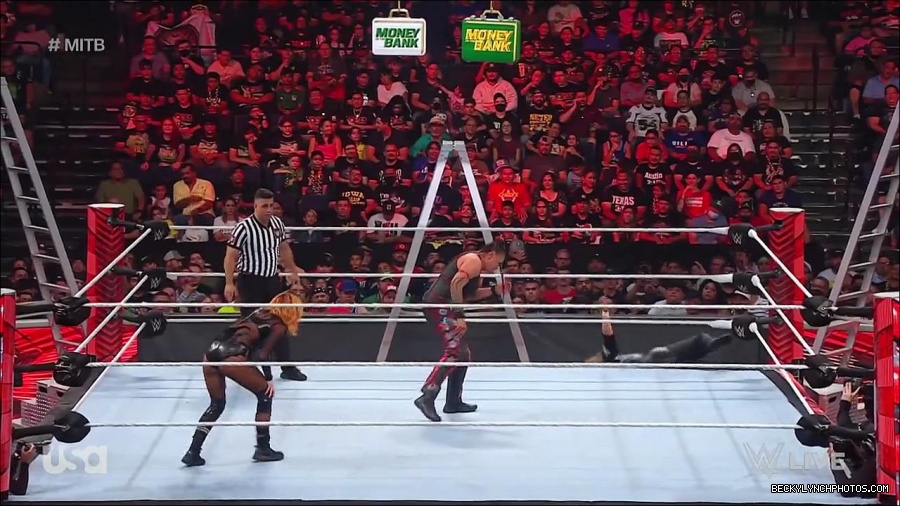 WWE_RAW_27th_June_2022_720p_WEBRip_h264_mp4_007552347.jpg
