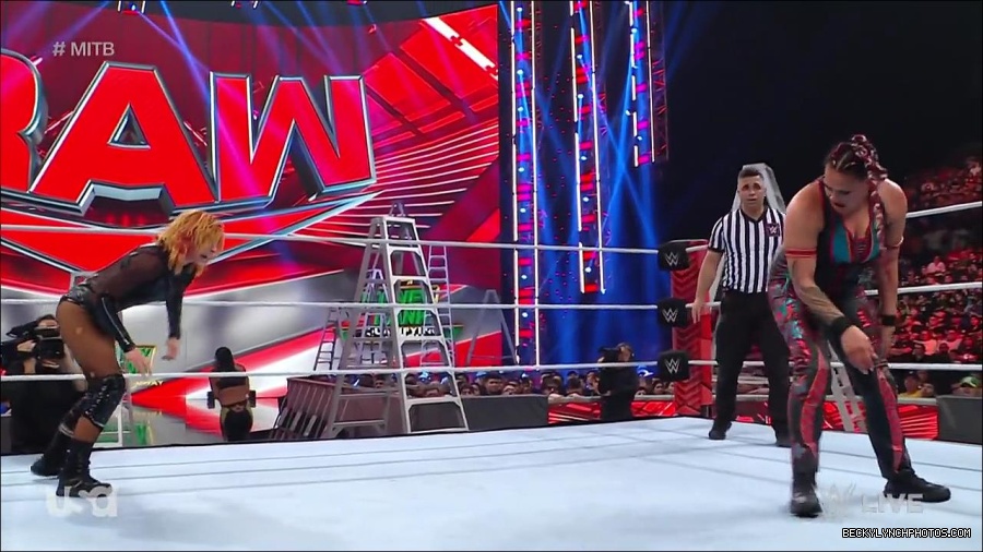 WWE_RAW_27th_June_2022_720p_WEBRip_h264_mp4_007553548.jpg