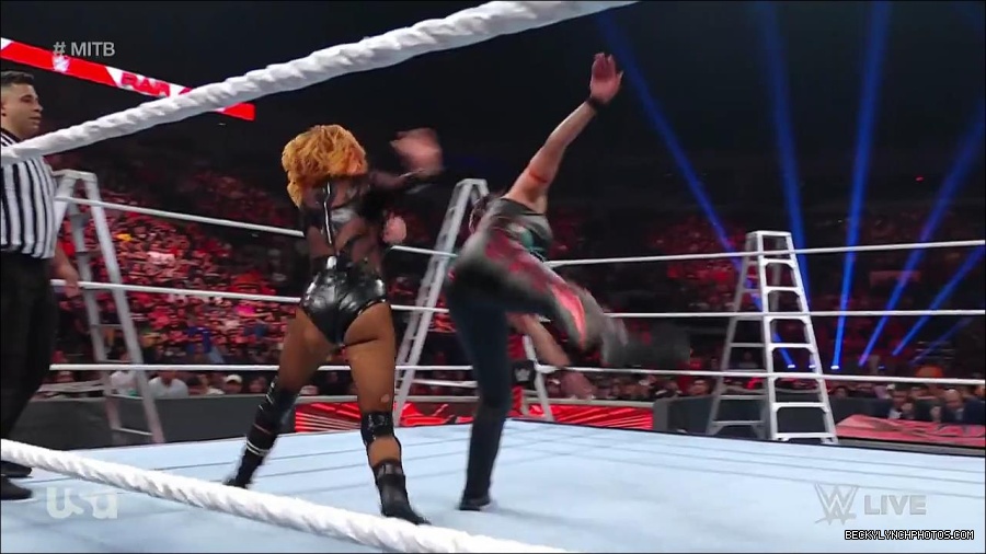 WWE_RAW_27th_June_2022_720p_WEBRip_h264_mp4_007554749.jpg