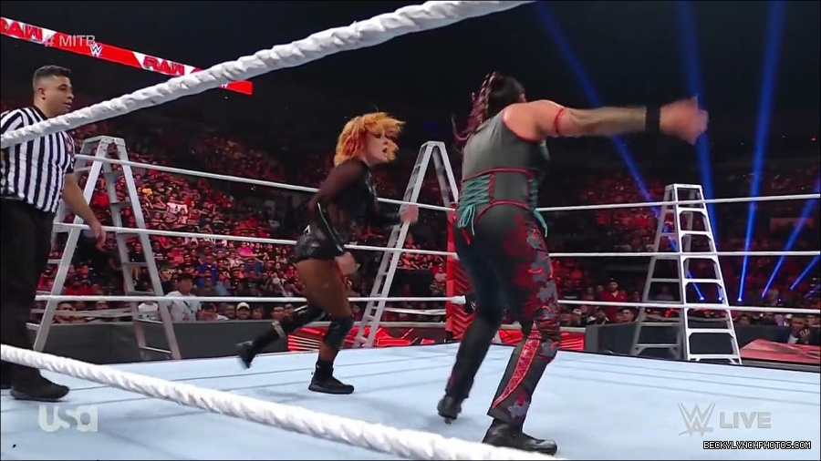 WWE_RAW_27th_June_2022_720p_WEBRip_h264_mp4_007555149.jpg