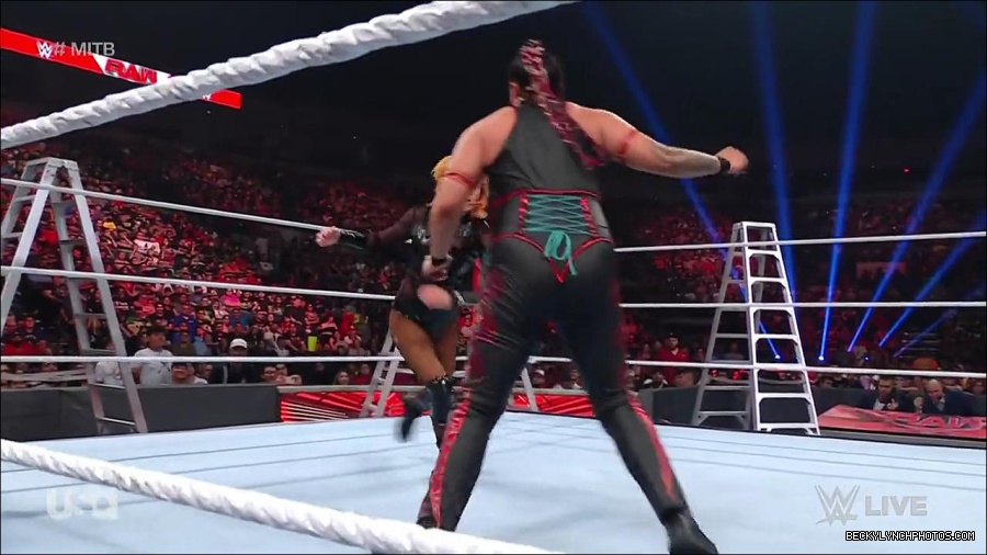 WWE_RAW_27th_June_2022_720p_WEBRip_h264_mp4_007555950.jpg