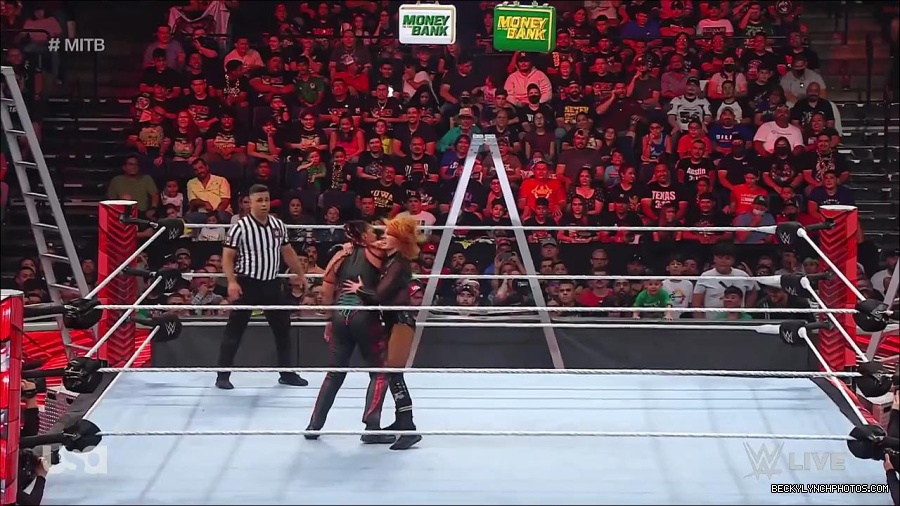 WWE_RAW_27th_June_2022_720p_WEBRip_h264_mp4_007556751.jpg