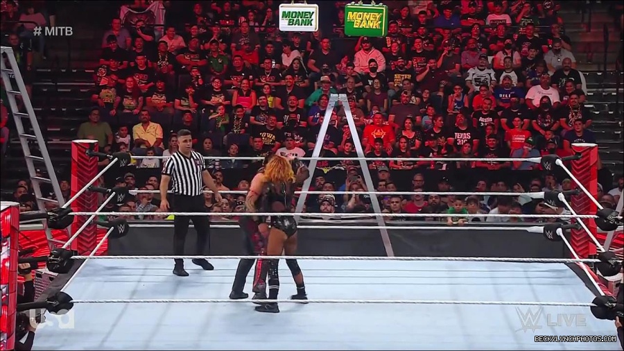 WWE_RAW_27th_June_2022_720p_WEBRip_h264_mp4_007557952.jpg