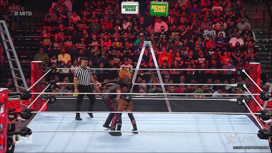 WWE_RAW_27th_June_2022_720p_WEBRip_h264_mp4_007558353.jpg