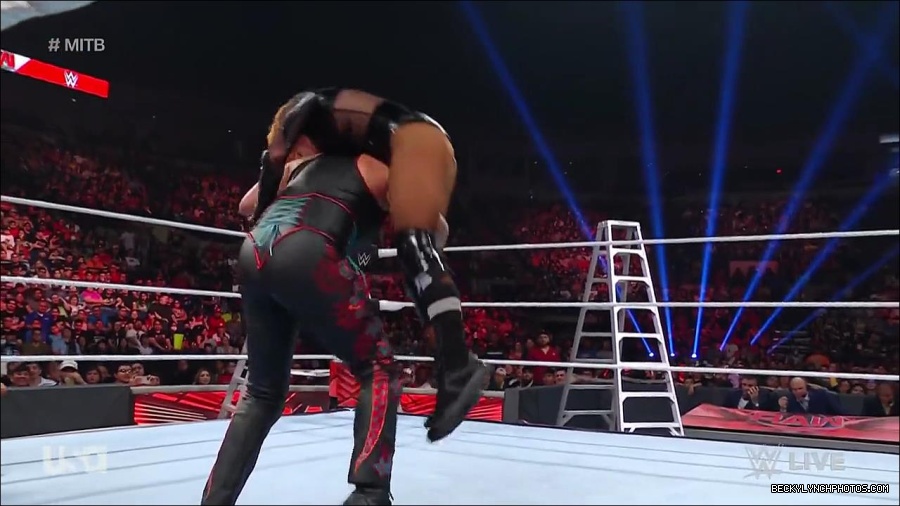 WWE_RAW_27th_June_2022_720p_WEBRip_h264_mp4_007559153.jpg
