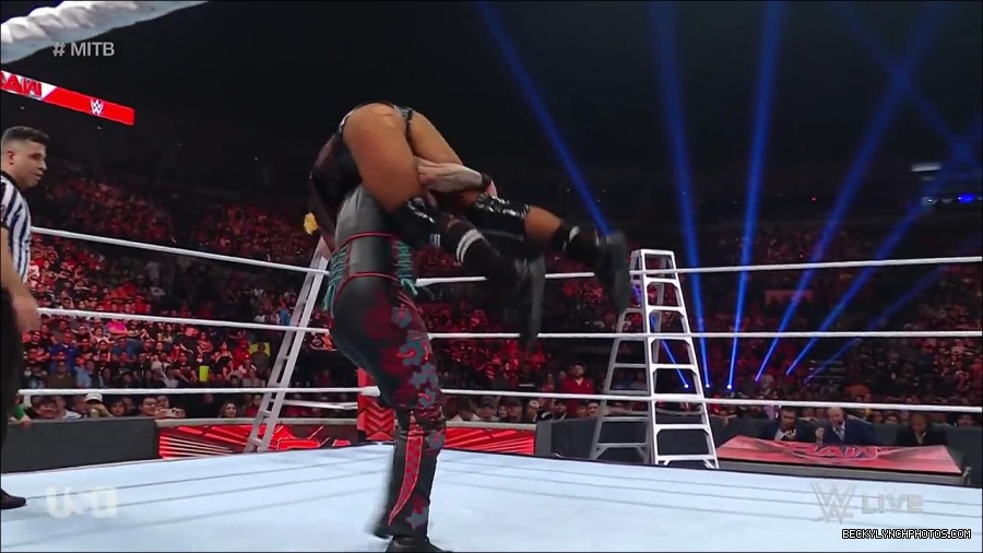 WWE_RAW_27th_June_2022_720p_WEBRip_h264_mp4_007559554.jpg