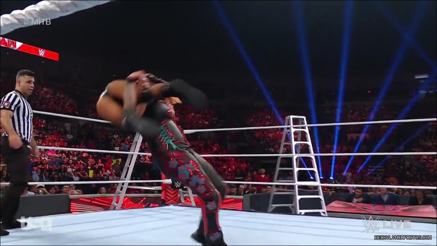 WWE_RAW_27th_June_2022_720p_WEBRip_h264_mp4_007559954.jpg
