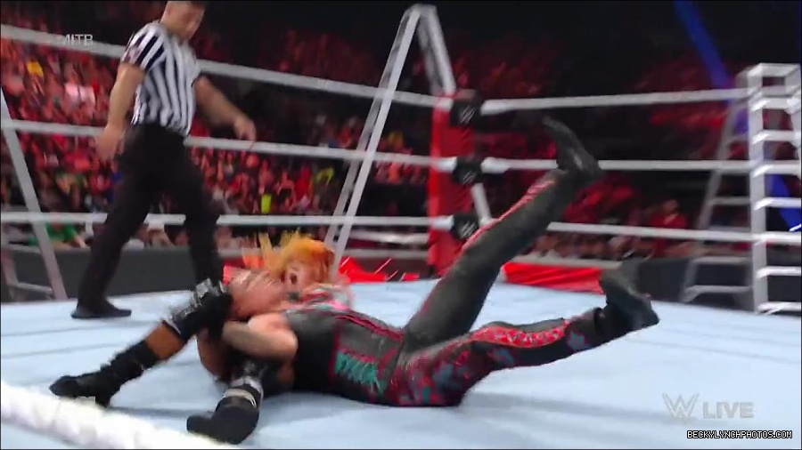 WWE_RAW_27th_June_2022_720p_WEBRip_h264_mp4_007560355.jpg