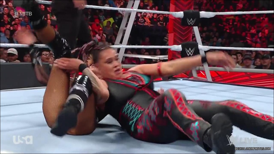 WWE_RAW_27th_June_2022_720p_WEBRip_h264_mp4_007560755.jpg