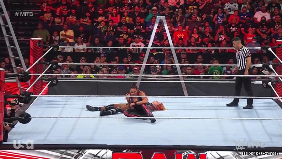WWE_RAW_27th_June_2022_720p_WEBRip_h264_mp4_007562357.jpg