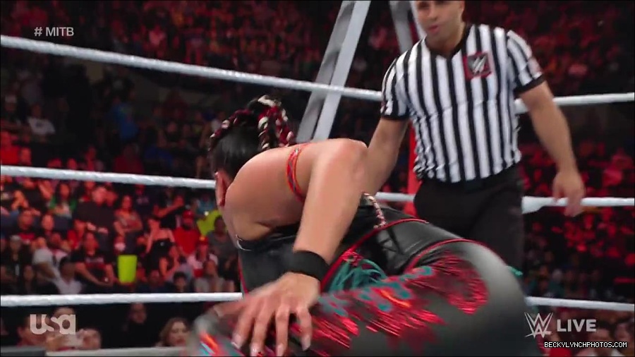 WWE_RAW_27th_June_2022_720p_WEBRip_h264_mp4_007563958.jpg