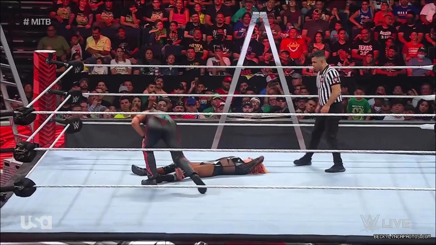 WWE_RAW_27th_June_2022_720p_WEBRip_h264_mp4_007564759.jpg