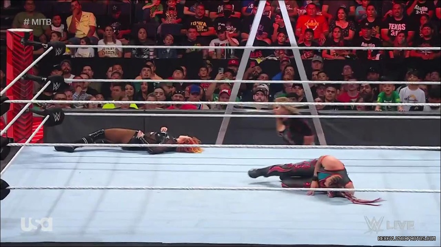 WWE_RAW_27th_June_2022_720p_WEBRip_h264_mp4_007577572.jpg