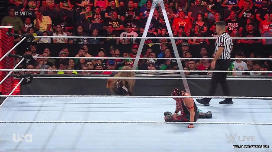 WWE_RAW_27th_June_2022_720p_WEBRip_h264_mp4_007580375.jpg