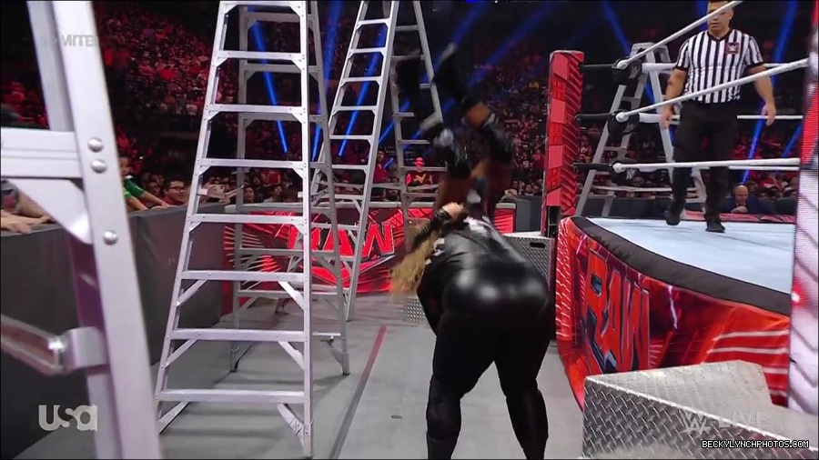WWE_RAW_27th_June_2022_720p_WEBRip_h264_mp4_007583177.jpg