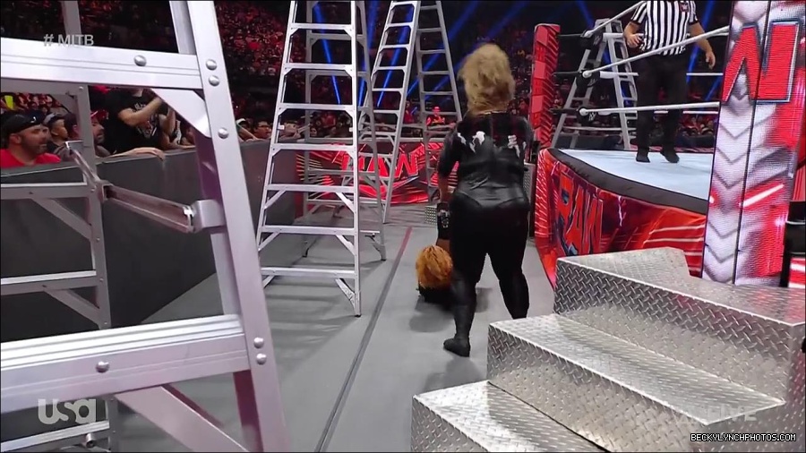 WWE_RAW_27th_June_2022_720p_WEBRip_h264_mp4_007583978.jpg