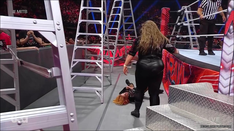 WWE_RAW_27th_June_2022_720p_WEBRip_h264_mp4_007584779.jpg