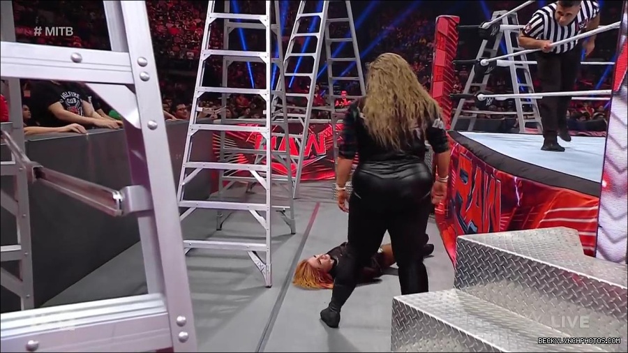 WWE_RAW_27th_June_2022_720p_WEBRip_h264_mp4_007585179.jpg