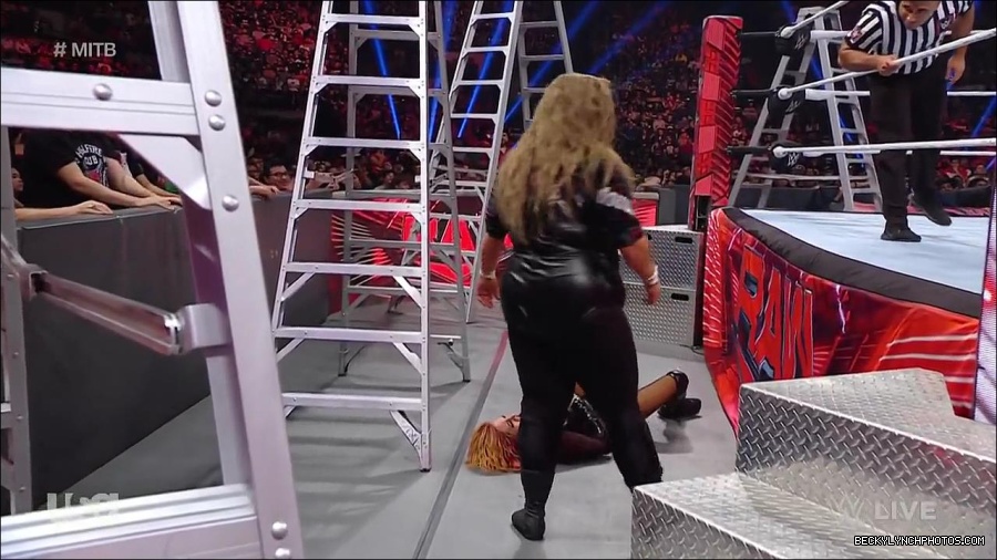 WWE_RAW_27th_June_2022_720p_WEBRip_h264_mp4_007585580.jpg