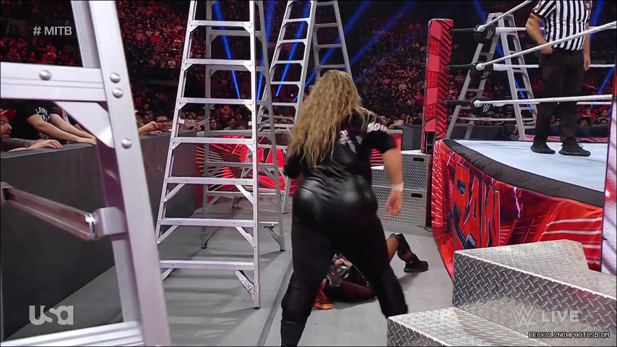 WWE_RAW_27th_June_2022_720p_WEBRip_h264_mp4_007586781.jpg