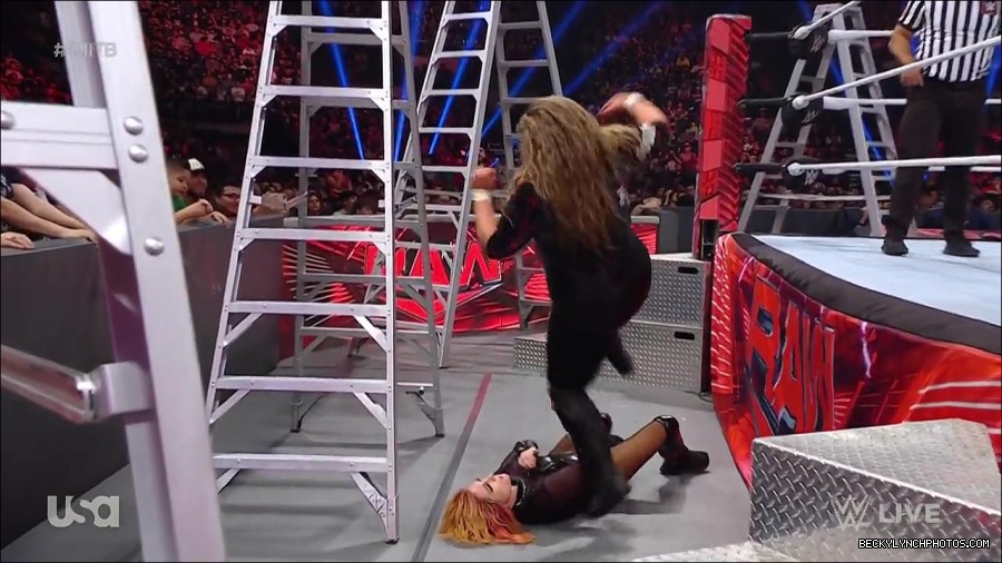 WWE_RAW_27th_June_2022_720p_WEBRip_h264_mp4_007587582.jpg
