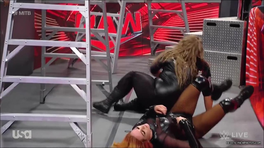 WWE_RAW_27th_June_2022_720p_WEBRip_h264_mp4_007588783.jpg