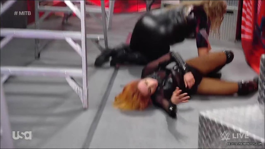 WWE_RAW_27th_June_2022_720p_WEBRip_h264_mp4_007589183.jpg