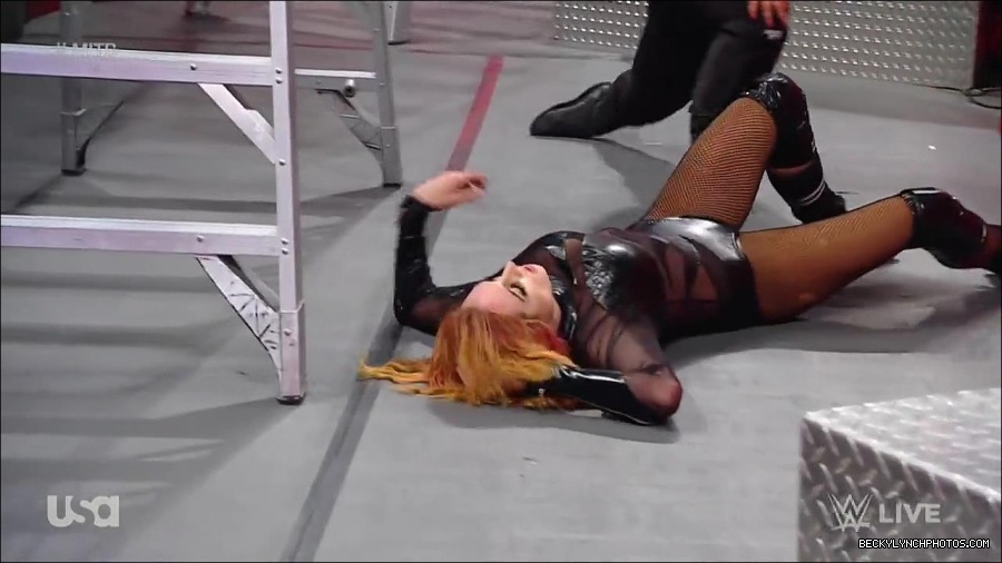 WWE_RAW_27th_June_2022_720p_WEBRip_h264_mp4_007590385.jpg