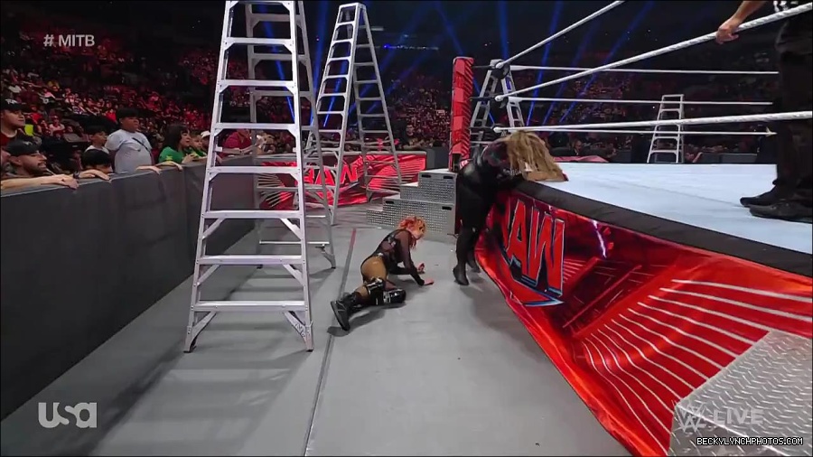 WWE_RAW_27th_June_2022_720p_WEBRip_h264_mp4_007625603.jpg