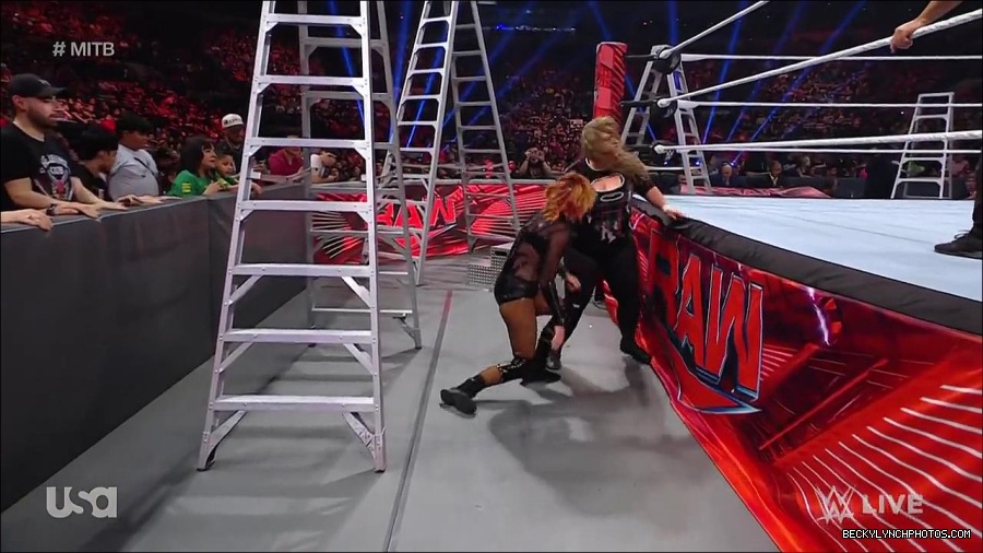 WWE_RAW_27th_June_2022_720p_WEBRip_h264_mp4_007627605.jpg